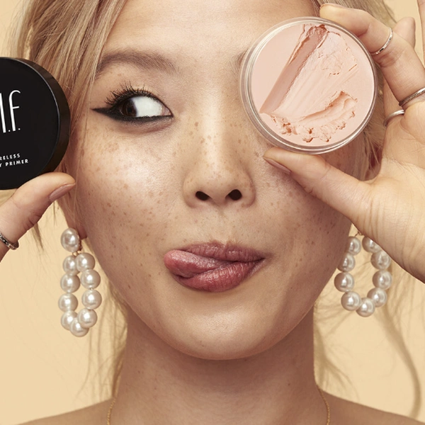 База під макіяж з ефектом вирівнювання