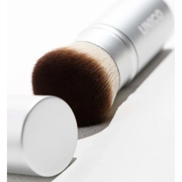 Висувний пензлик-кабукі зі щільними веганським ворсом для рівномірного нанесення пудри