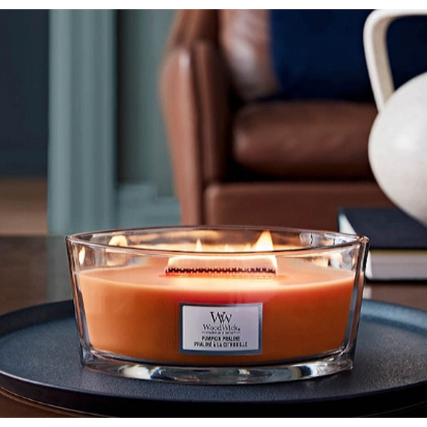 Ароматична свічка з ароматом гарбуза та спецій