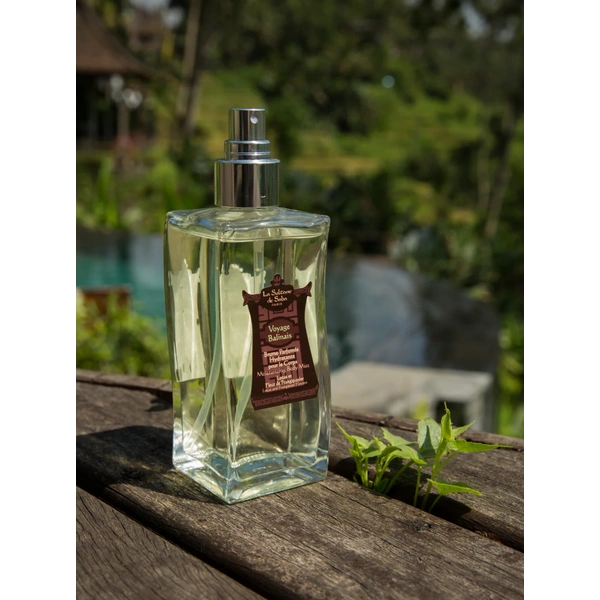 Зволожуючий спрей для тіла з ароматом лотоса та франжипані