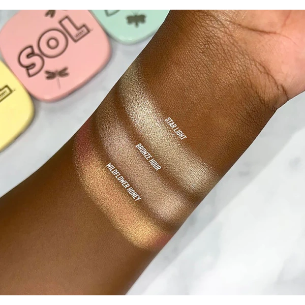 Пудровий хайлайтер для тіла