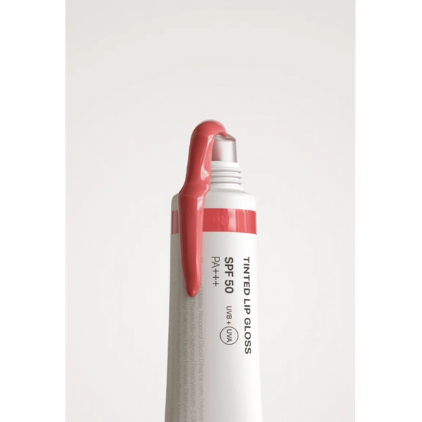 Зволожувальний бальзам для губ з кольором