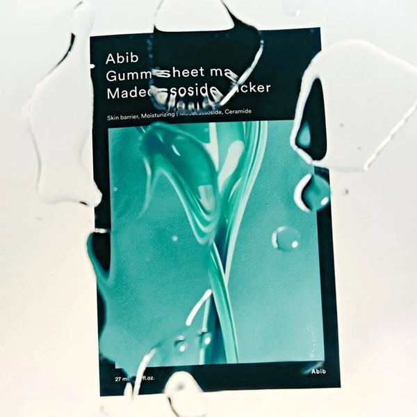 Зволожувальна тканинна маска з екстрактом центелли