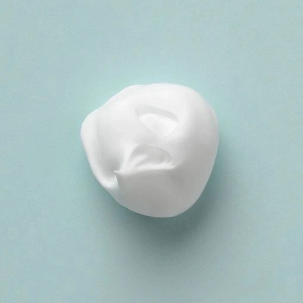 Мус для об'єму волосся зі зміцнювальними волокнами у міні форматі