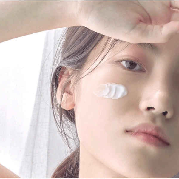 Заспокійливий крем для обличчя з екстрактом хаутюйнії