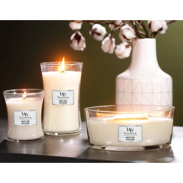 Ароматична свічка з ароматом сандалового дерева і дуба