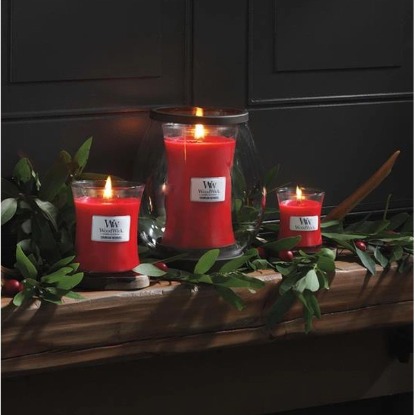 Ароматична свічка з ароматом різдвяних ягід