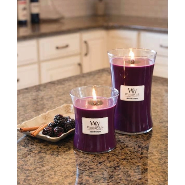 Ароматична свічка з ароматом ожини та кориці