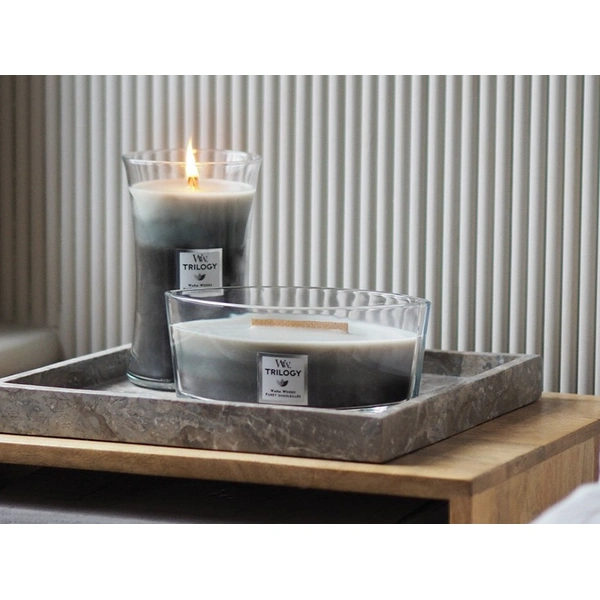 Ароматична свічка з ароматом дуба, ванілі та сандалу