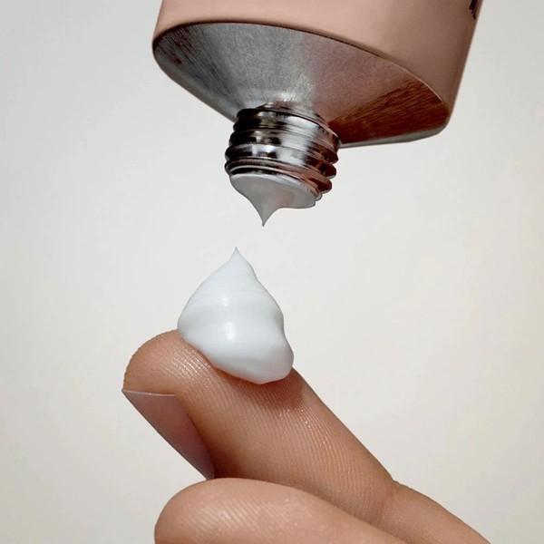 Зволожувальний крем для рук з ароматом шафрану та кедру