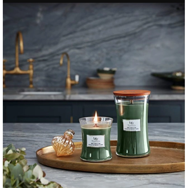 Ароматична свічка з ароматом м'яти та дуба