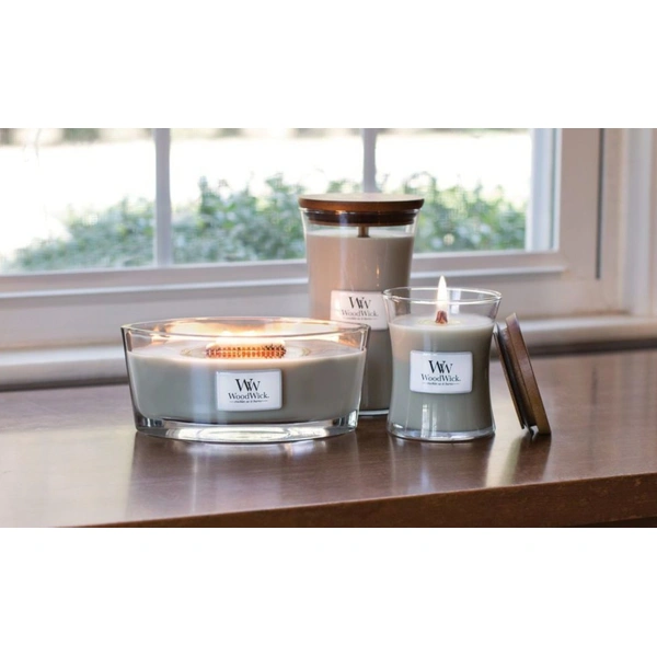 Ароматична свічка з ароматом копченого дерева та яблучної шкірки