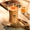 Ароматична свічка з ароматом медового віскі та копченого дерева