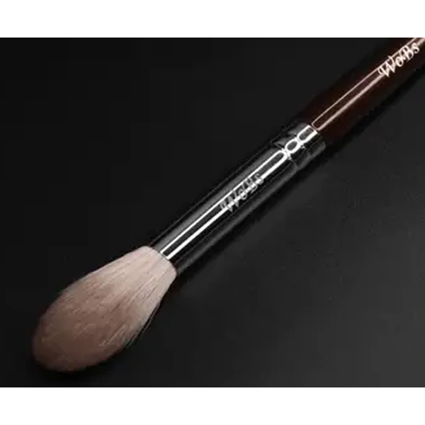 Пензлик для рум'ян та хайлайтера з синтетичного волокна