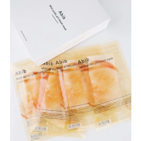 Тканинна маска зі зволожувальним і освітлювальним ефектом