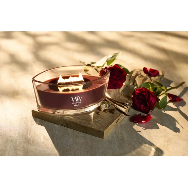 Ароматична свічка з ароматом троянди та спецій