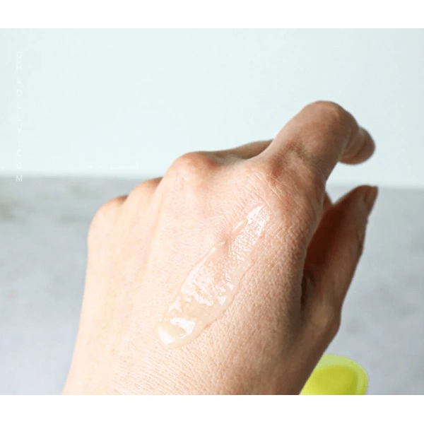 Сонцезахисна сироватка проти пігментації з вітаміном C