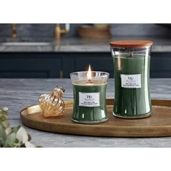 Ароматична свічка з ароматом м'яти та дуба