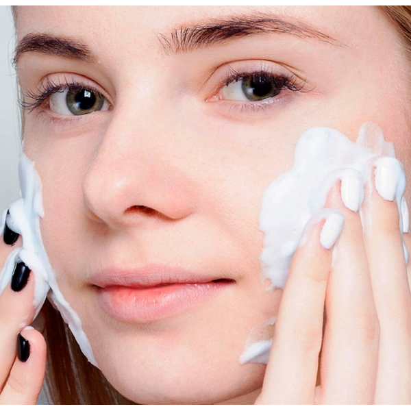 Очищувальна гель-пінка з центелою