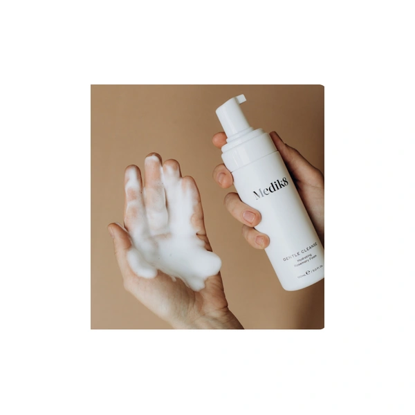 М'яка очищувальна пінка для чутливої ​​шкіри