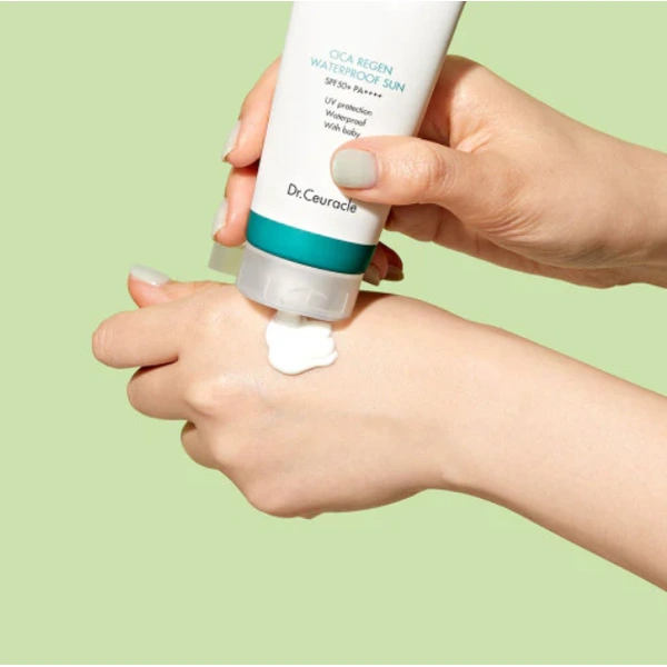 Водостійкий сонцезахисний крем для обличчя