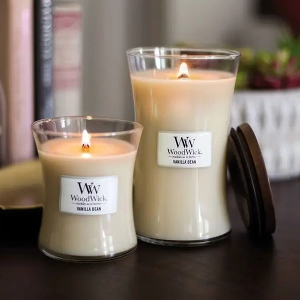 Ароматична свічка з ароматом чистої ванілі