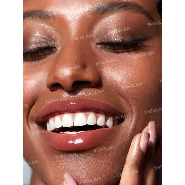 Зволожувальний блиск-плампер для губ