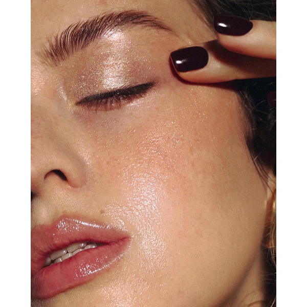 Cяючі тіні для повік з 3Д-блиском