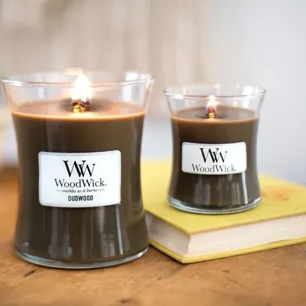 Ароматична свічка з яскравим удовим ароматом