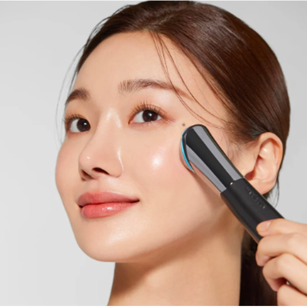 Пристрій для комплексного догляду за шкірою та посилення сяйва з функцією електропорації