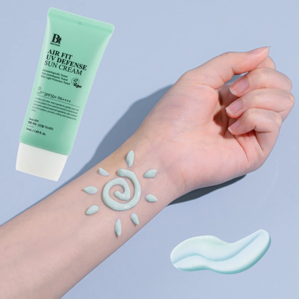 Легкий сонцезахисний крем з центелою