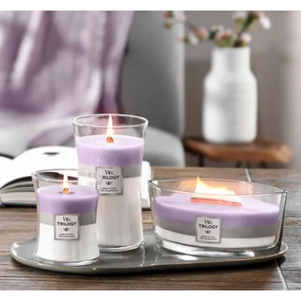 Ароматична свічка з ароматом бузини, сандалу та кедру