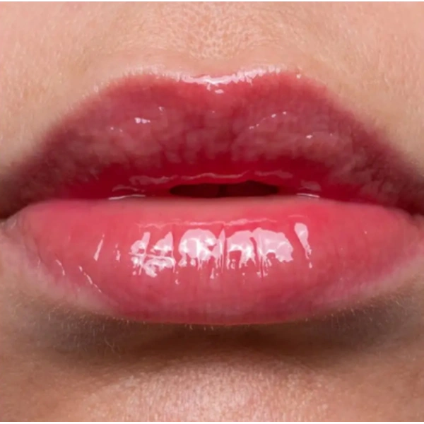 Зволожувальний бальзам для губ з кольором