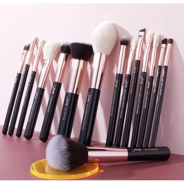 Пензлик для нанесення хайлайтера