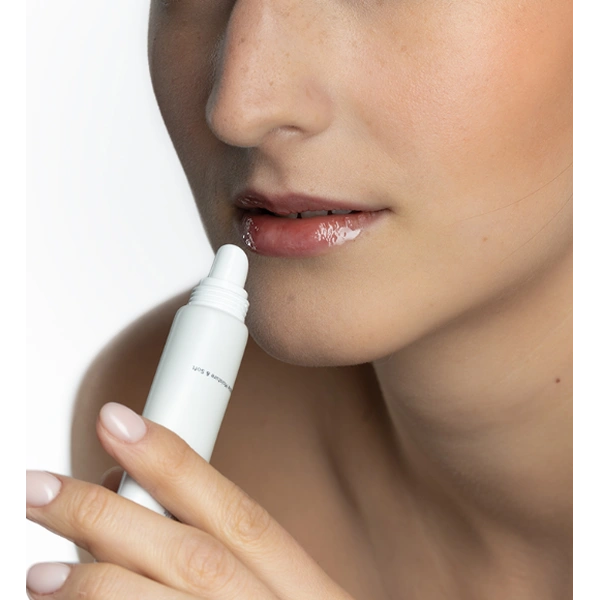 Сироватка для губ лікувальна