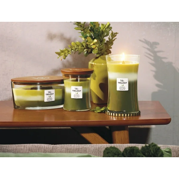 Ароматична свічка з ароматом трав, кедру та ялини