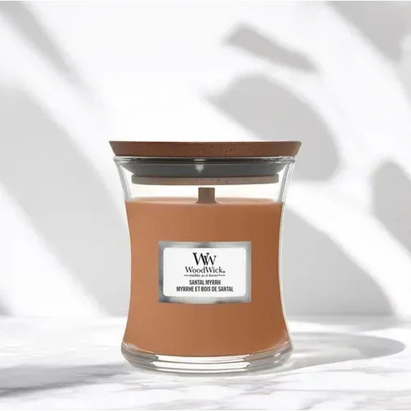 Ароматична свічка з ароматом червоного дерева, евкаліпта та амбри