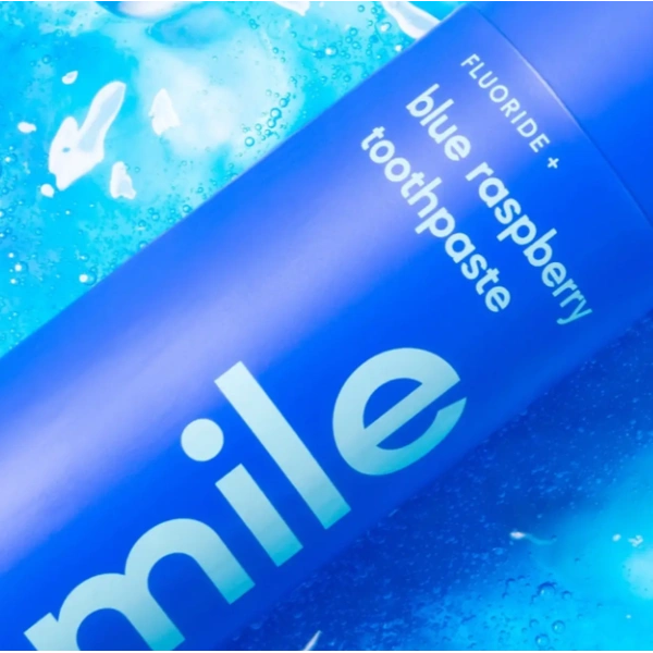Зубна паста зі смаком блакитної малини