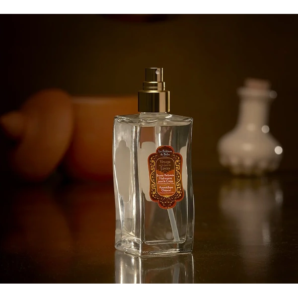 Зволожуючий спрей для тіла з ароматом амбри, ванілі та пачулі