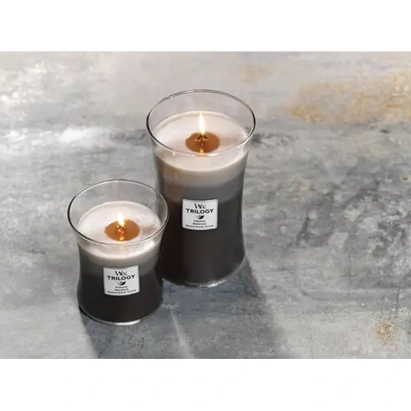 Ароматична свічка з ароматом дуба, ванілі та сандалу