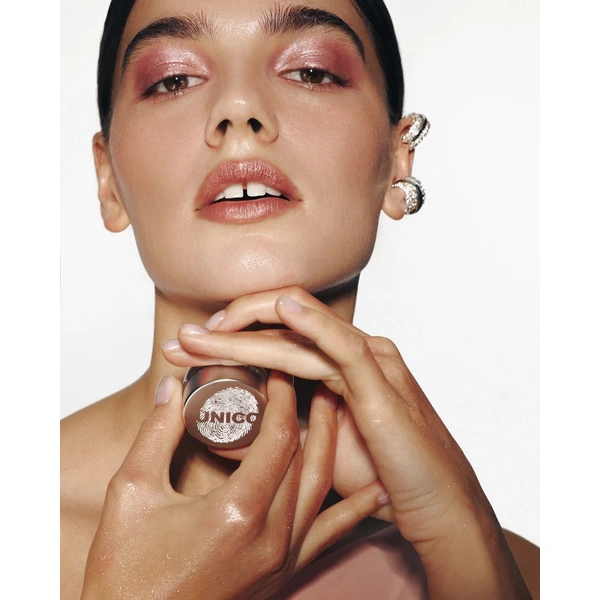 Cяючі тіні для повік з 3Д-блиском