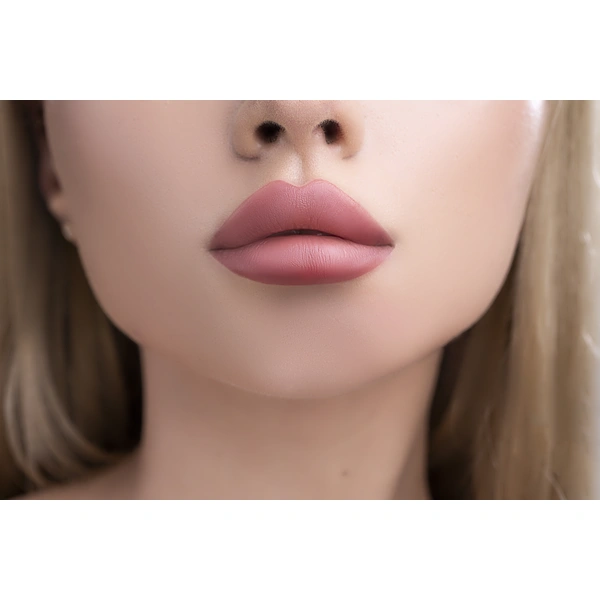 Кремовий олівець для губ