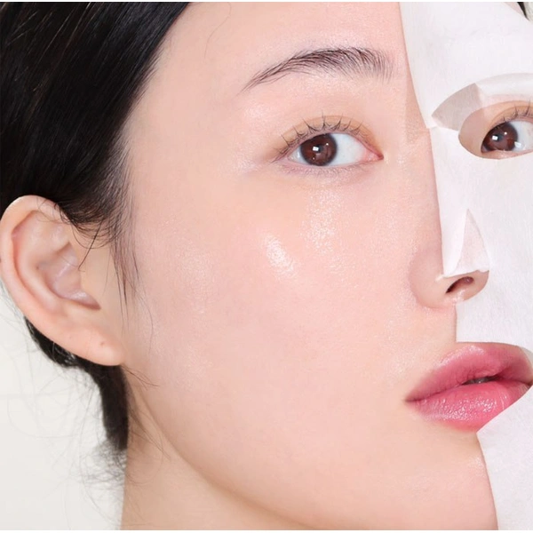 Зволожувальна тканинна маска з молочним протеїном