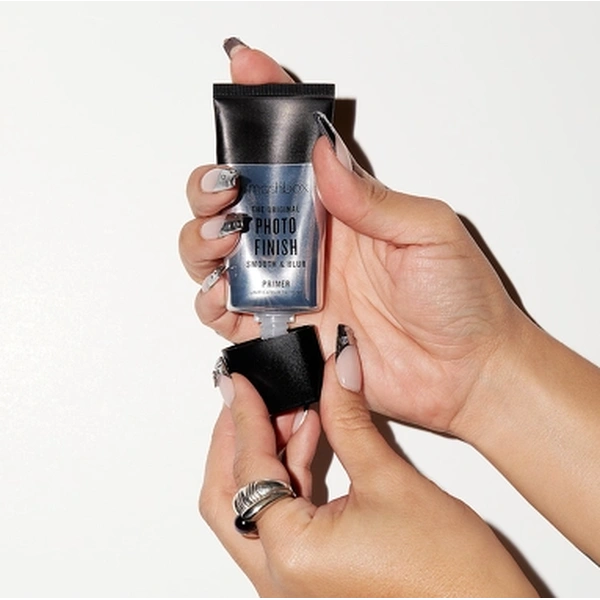 Розгладжувальна база під макіяж