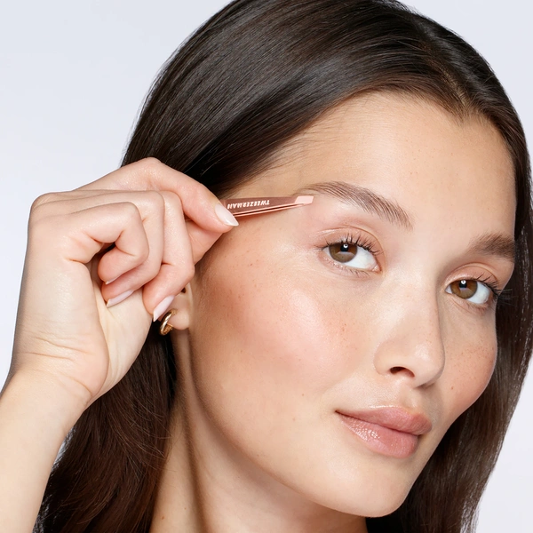 Пінцет для брів у міні форматі