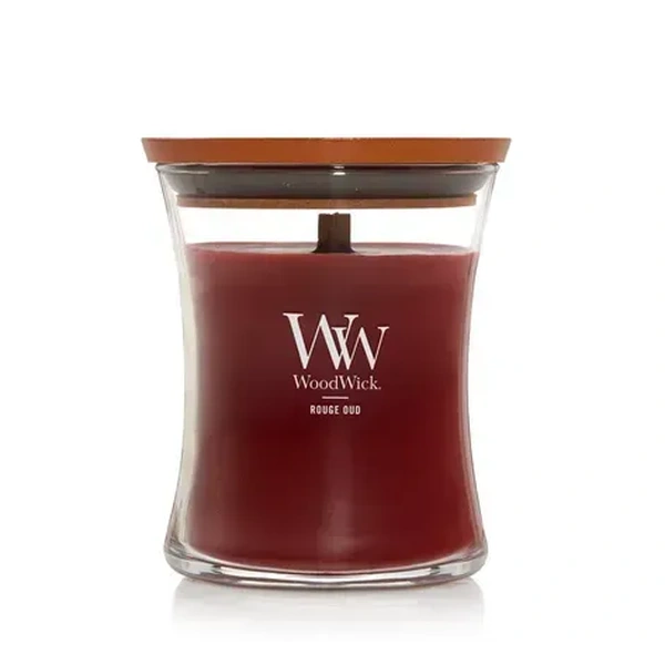 Ароматична свічка з ароматом троянди та спецій