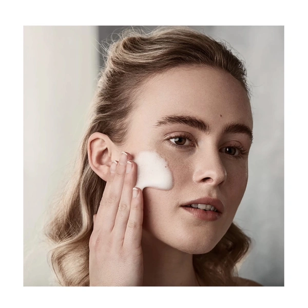 Ніжна пінка для очищення чутливої шкіри