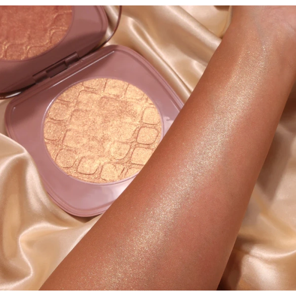 Пудровий хайлайтер для тіла