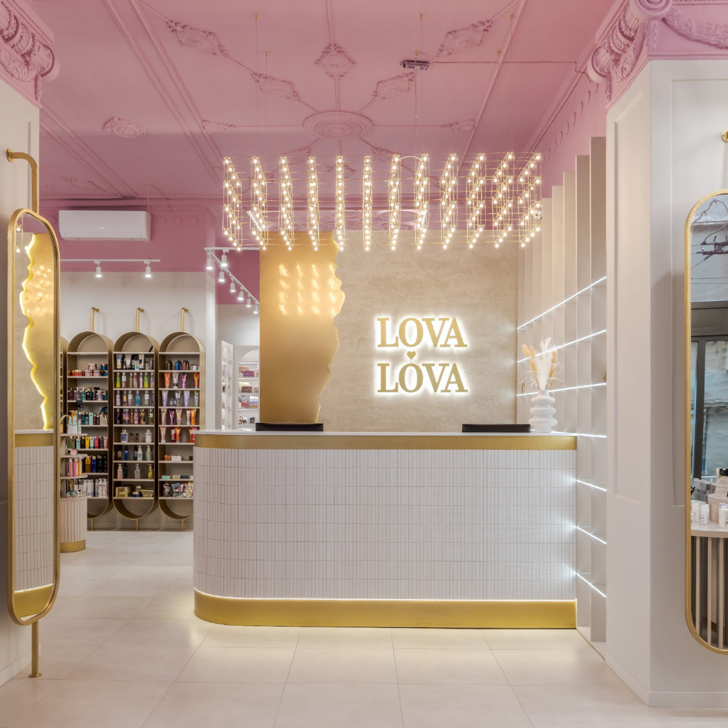 Магазин косметики Lova Lova, Львів